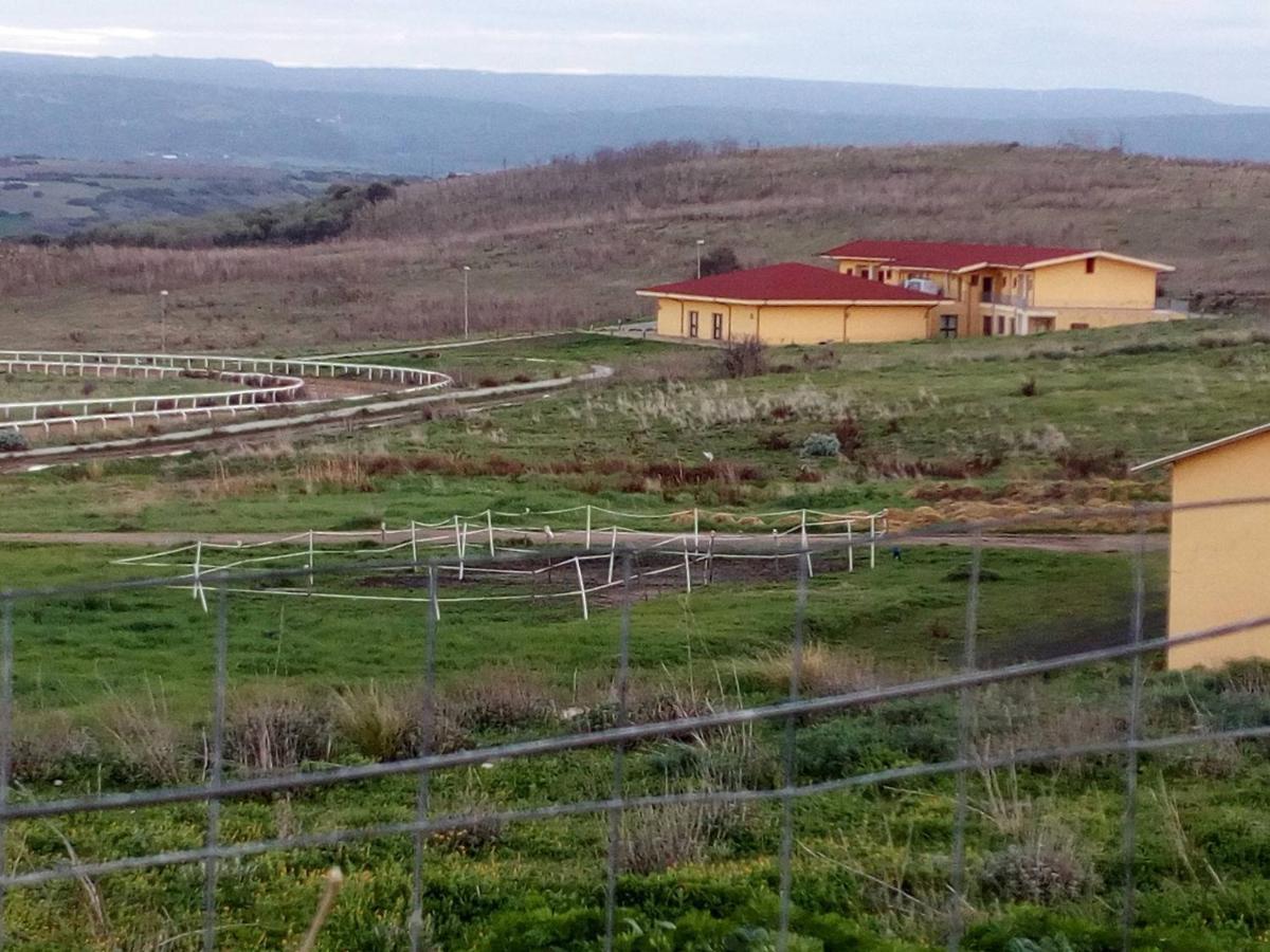 Hotel Bena E Traes Laerru Kültér fotó